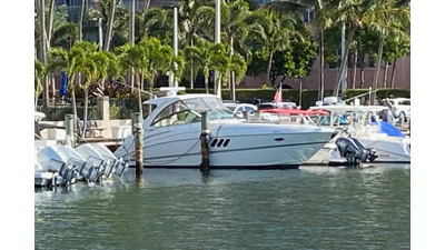 2013 Cruisers Yachts 380 Express 2 