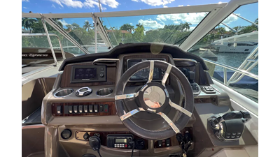 2013 Cruisers Yachts 380 Express 10 