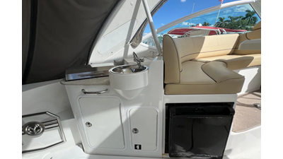 2013 Cruisers Yachts 380 Express 12 
