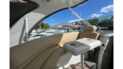 2013 Cruisers Yachts 380 Express 13 
