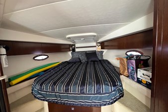 2013 Cruisers Yachts 380 Express 14 