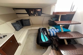 2013 Cruisers Yachts 380 Express 17 