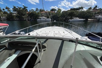 2013 Cruisers Yachts 380 Express 18 