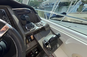 2013 Cruisers Yachts 380 Express 21 