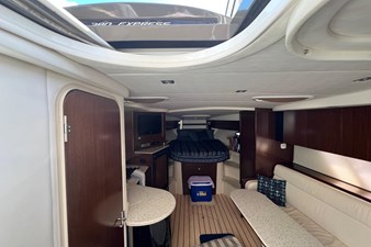 2013 Cruisers Yachts 380 Express 22 
