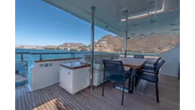 2012 Ferretti Yachts Custom Line 100 4 