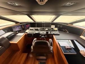 INFINITY 26 Helm Station