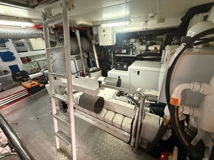 INFINITY 30 Engine room