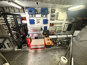 INFINITY 32 Engine room