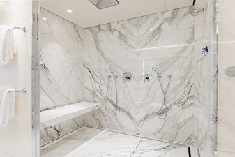 DAYBREAK 12 Master Stateroom Bath 