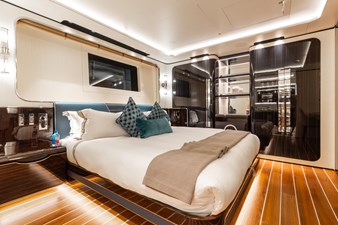DAYBREAK 14 Lower Deck VIP Stateroom Aft 