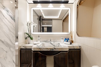 DAYBREAK 20 Lower Deck King Stateroom Forward Bath 