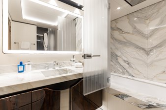 DAYBREAK 23 Lower Deck Convertible Stateroom Bath 