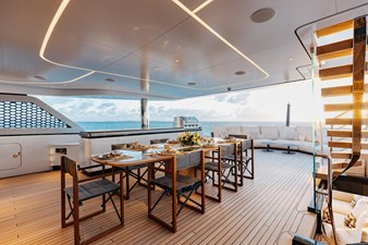 DAYBREAK 27 Bridge Deck Looking Aft To Starboard 