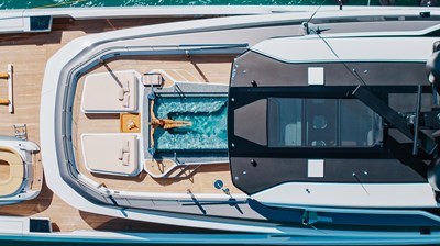DAYBREAK 35 Main Deck Aft Pool