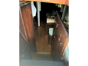 AUDREY LANE 23  Companionway