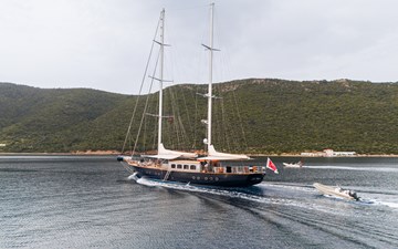 LE PIETRE 33 