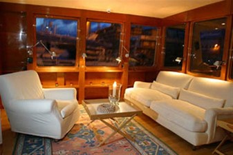 MRS ROBINSON 6 Saloon
