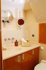 MRS ROBINSON 10 Guest bath