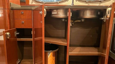 PRINCESS V45 (V45172) 111 