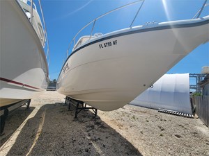 32' Century 2004 3200 WA 4 