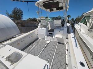 32' Century 2004 3200 WA 6 