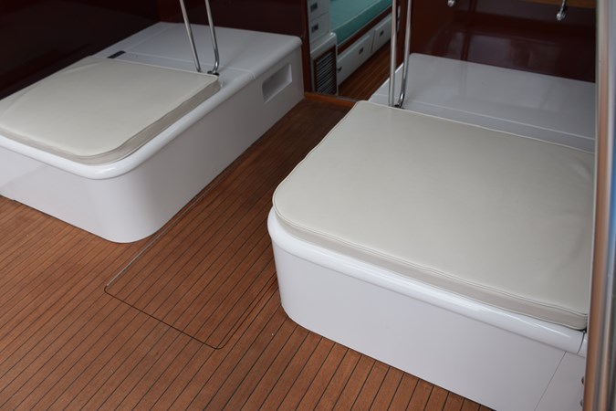 Cushions on engine boxes