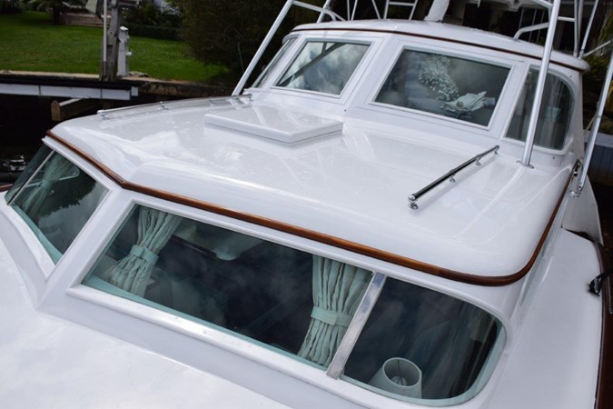 2024 paint and Iconic Rybo curved windows in deckhous