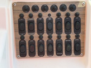 THE OUTER LIMITS 17 Switches