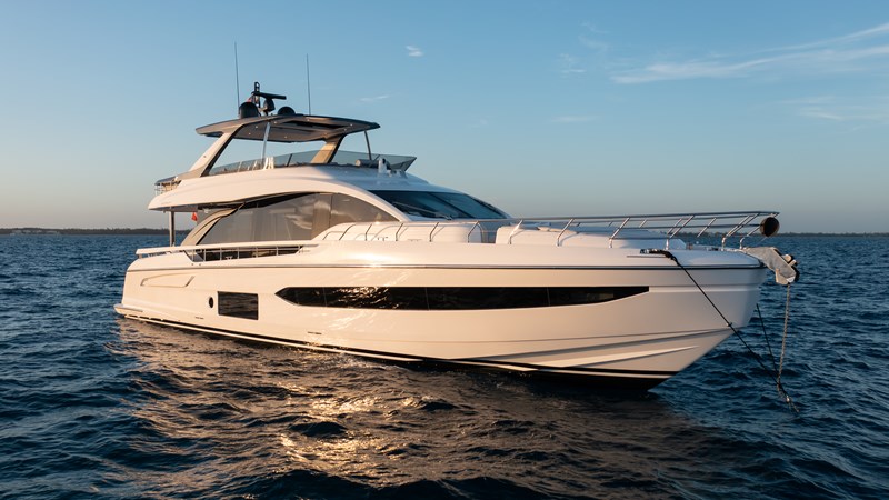 _1 Euphoria Azimut 78 Drone 11 (9)