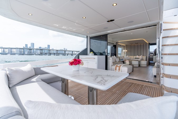 4 Euphoria Azimut 78 Cockpit 4 (4)