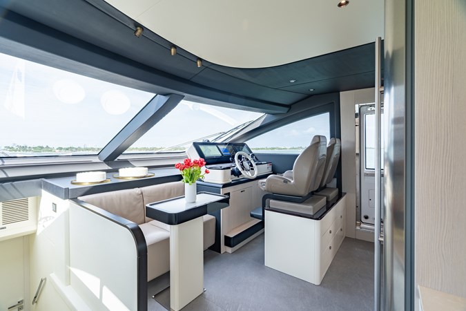 6 Euphoria Azimut 78 Helm (3)