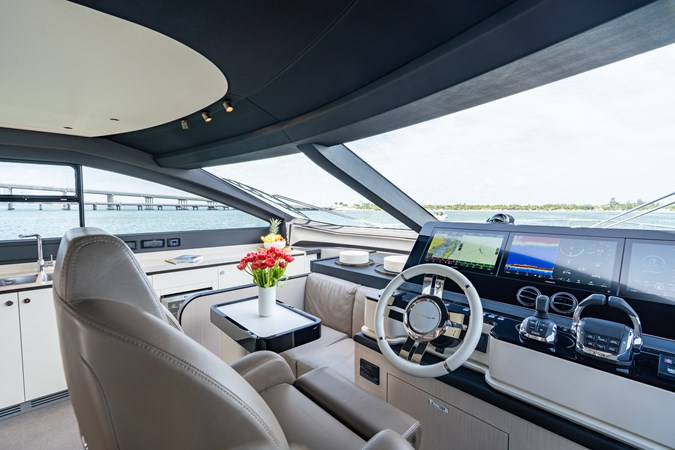 6 Euphoria Azimut 78 Helm (4)