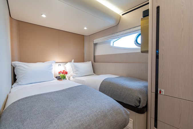 Euphoria Azimut 78 Twin 1