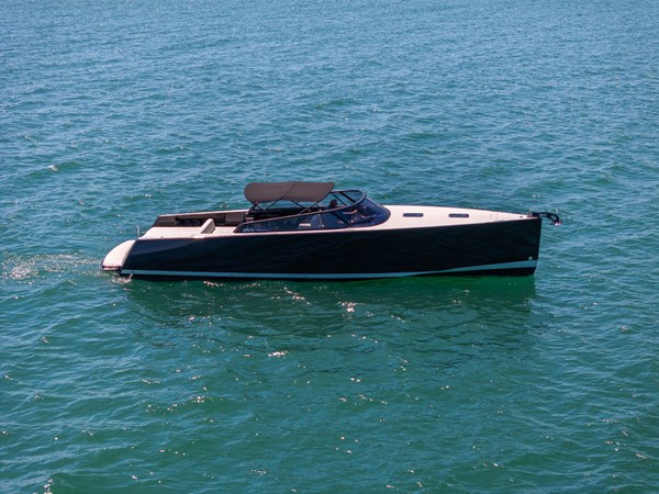 SPECTRE 40' VanDutch 2016 Profile