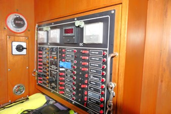 POLAR BEAR 17 Nav Distribution panel