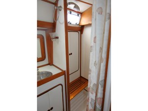 POLAR BEAR 23 Guest Shower