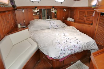 POLAR BEAR 26 Master Stateroom Aft