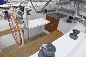 POLAR BEAR 37 Cockpit Table