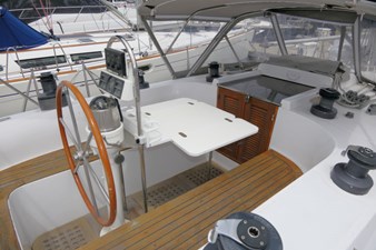 POLAR BEAR 38 Cockpit Full Table