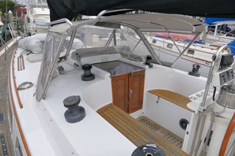 POLAR BEAR 51 Cockpit Fwd