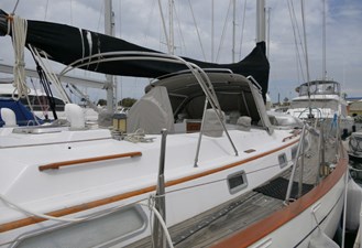POLAR BEAR 64 Dockside Stbd Cabin top