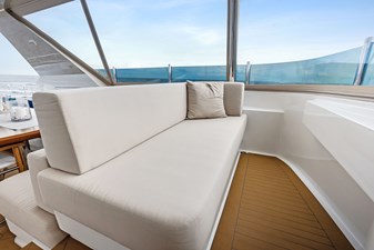 NORTHLAND 8 Flybridge companion lounge