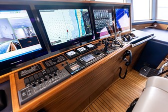 NORTHLAND 38 Helm console