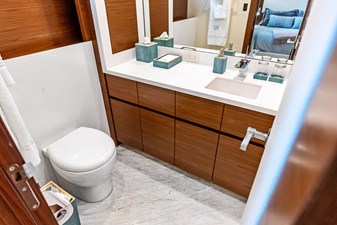 NORTHLAND 64 VIP II guest cabin head
