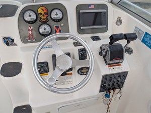 27' Wellcraft 2004 270 Coastal 11 