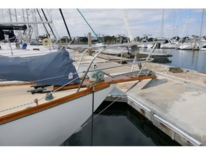 ATHENA 38 Dockside Bow Stbd