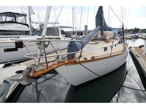 ATHENA 42 Dockside Bow Port