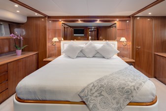 LADY MAUREEN 11 LADY MAUREEN 2006 FALCON Falcon 86 Motor Yacht Yacht MLS #482482 11