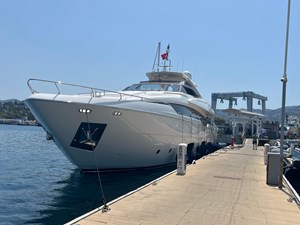 WHITE SWAN YACHT